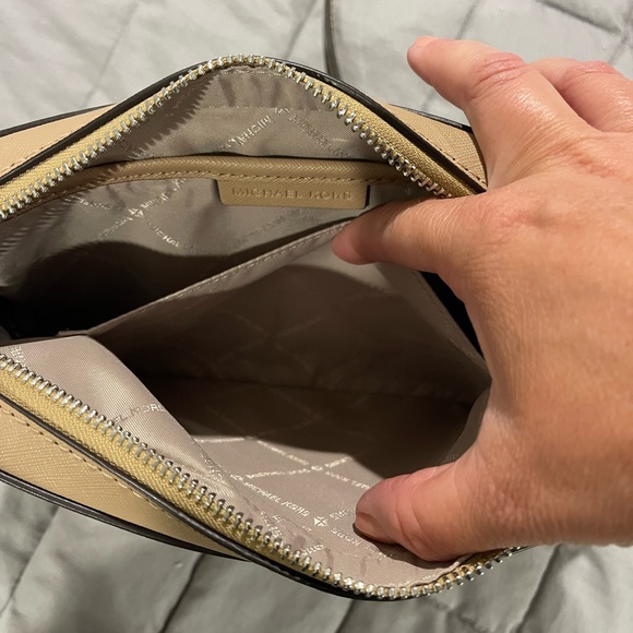 Michael Kors jet set large purse - Picture 6 of 6